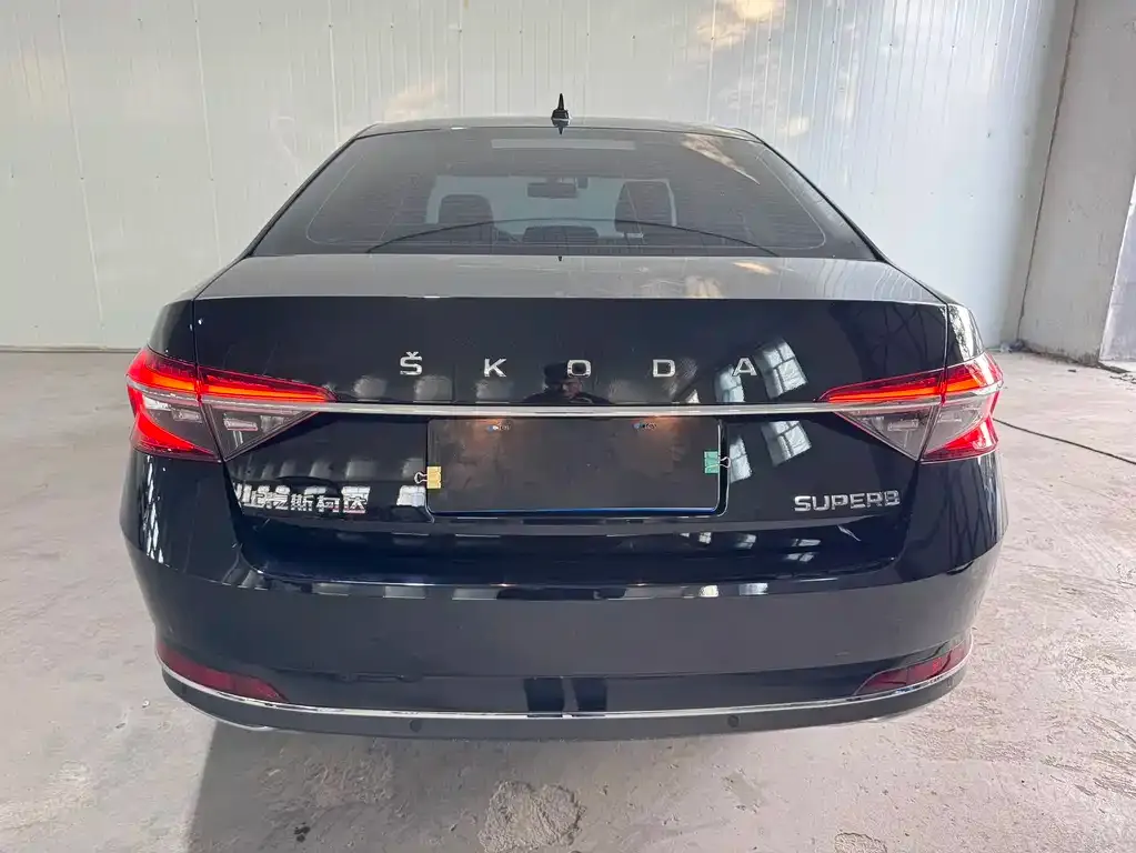 Skoda Superb — фото 10