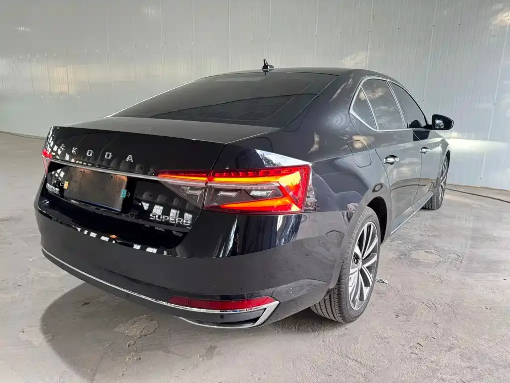 Skoda Superb — фото 6