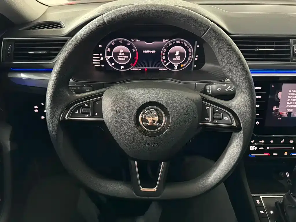 Skoda Superb — фото 4