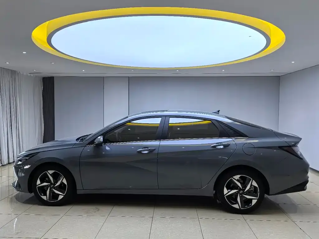 Hyundai Elantra — фото 7