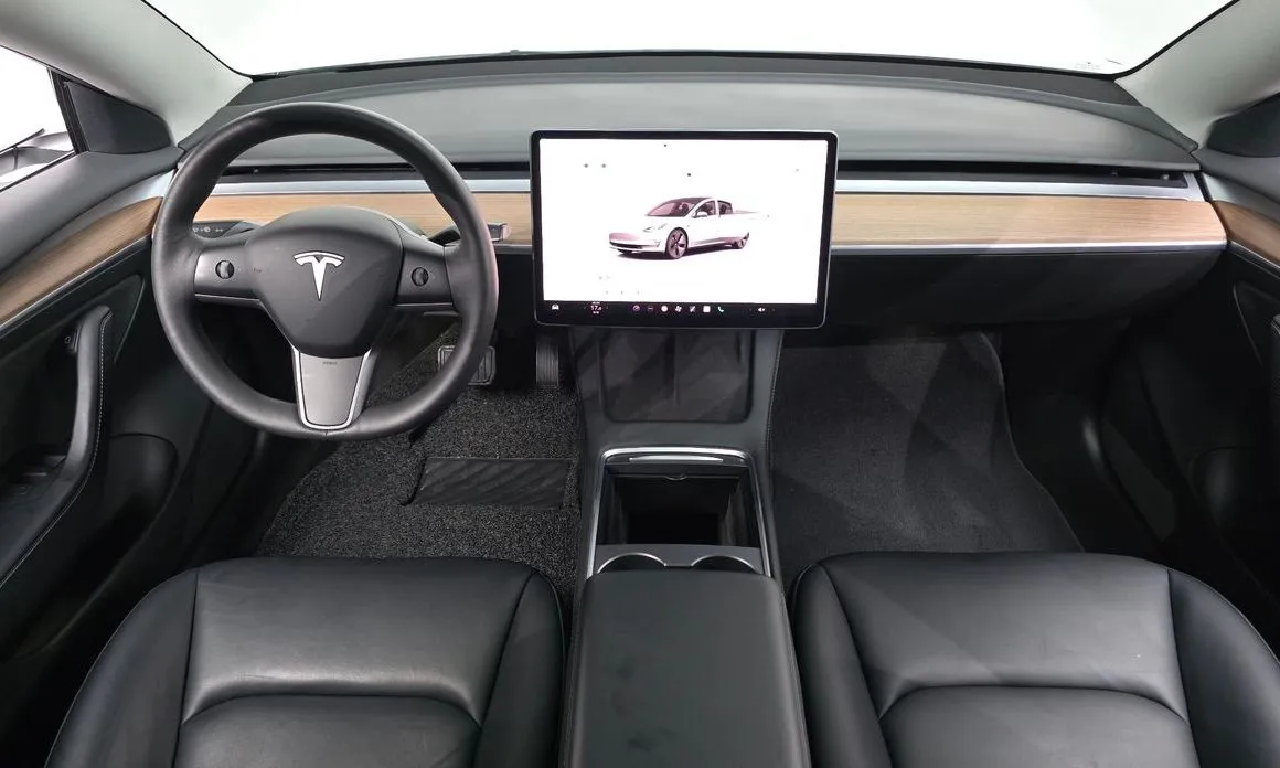 Tesla Model 3 — фото 10