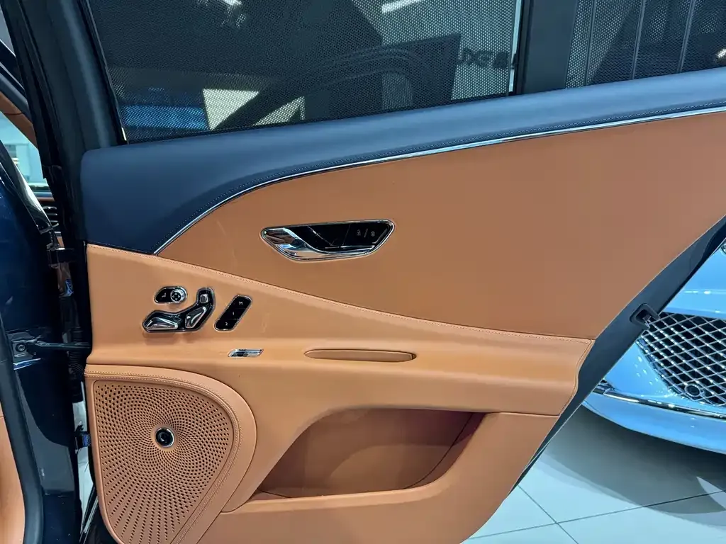 Bentley Flying Spur — фото 2