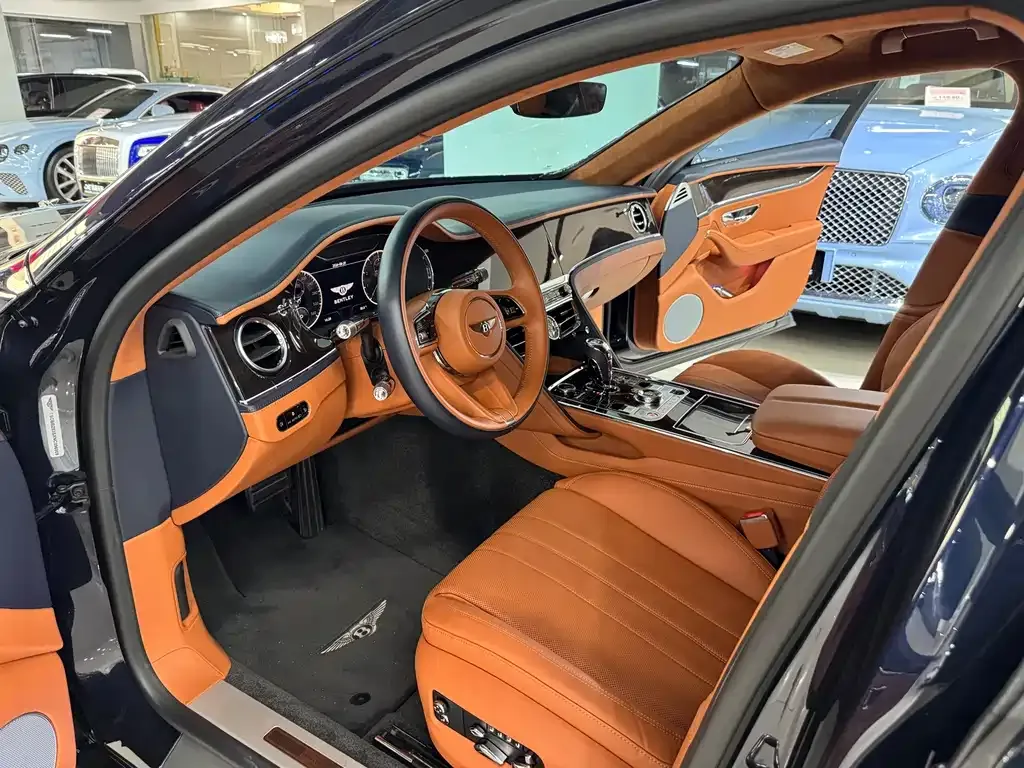 Bentley Flying Spur — фото 6