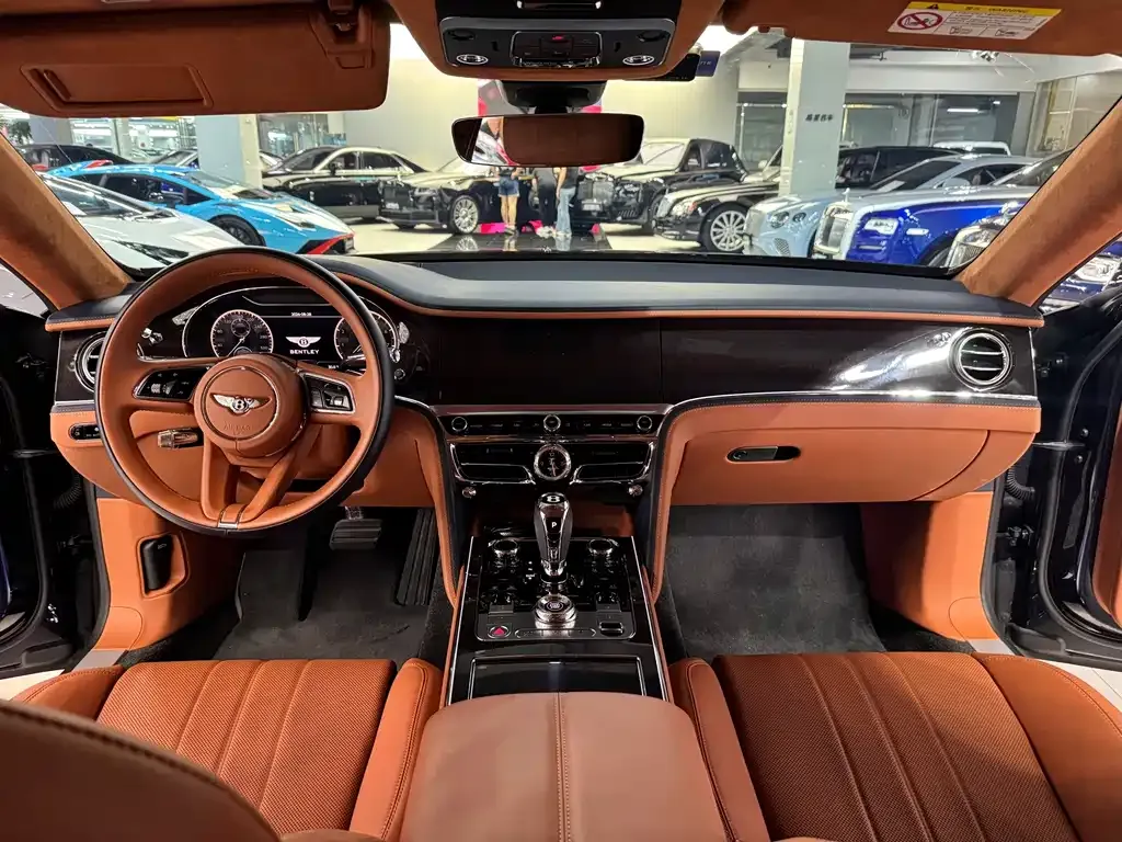 Bentley Flying Spur — фото 10