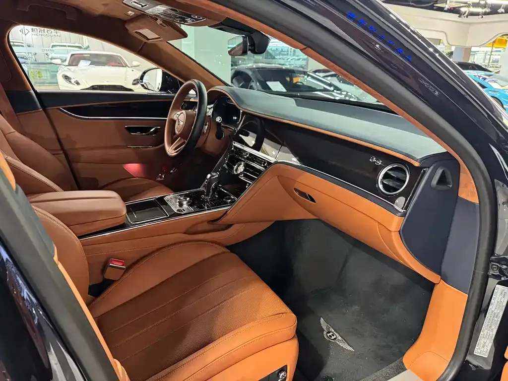 Bentley Flying Spur — фото 4