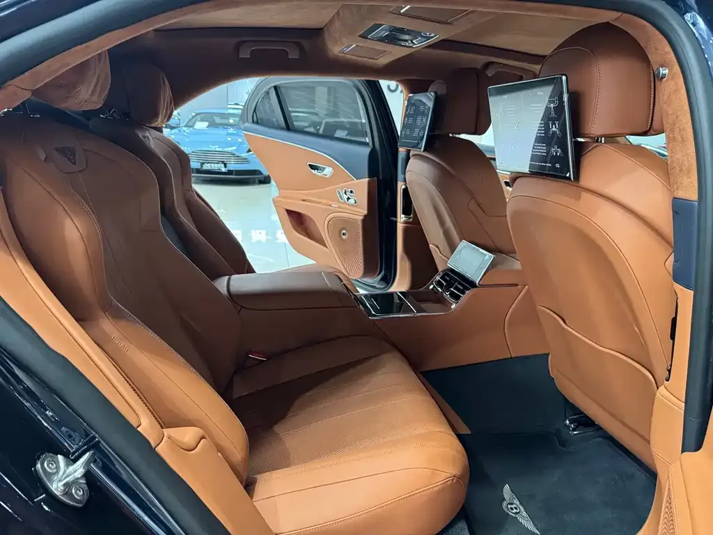 Bentley Flying Spur — фото 8
