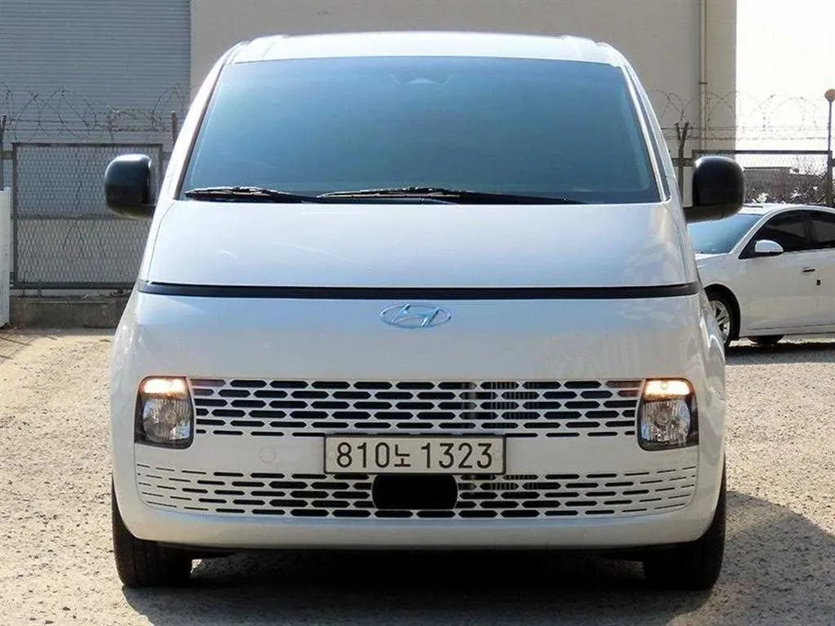 Hyundai Staria — фото 1