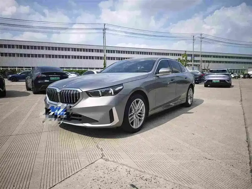 BMW 5 Series — фото 1