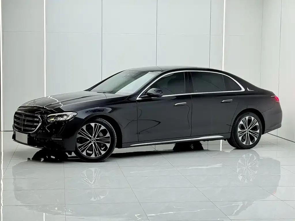 Mercedes-Benz E-Class — фото 1