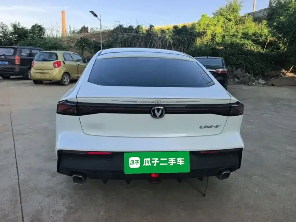 Changan UNI-V iDD — фото 7