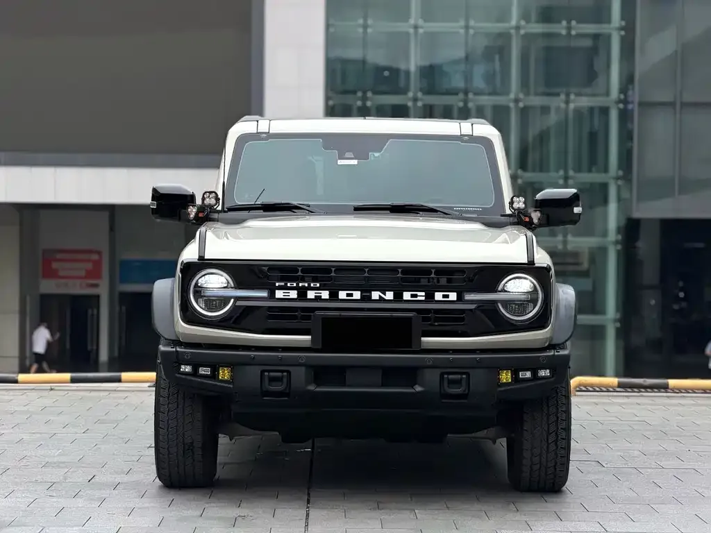 Ford Bronco — фото 1