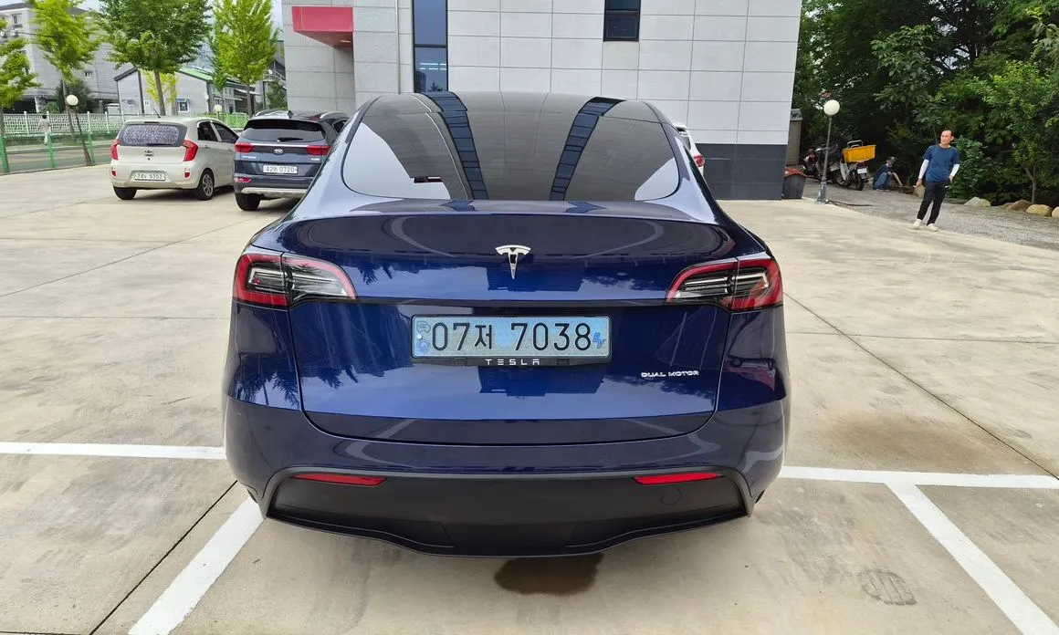 Tesla Model Y — фото 8