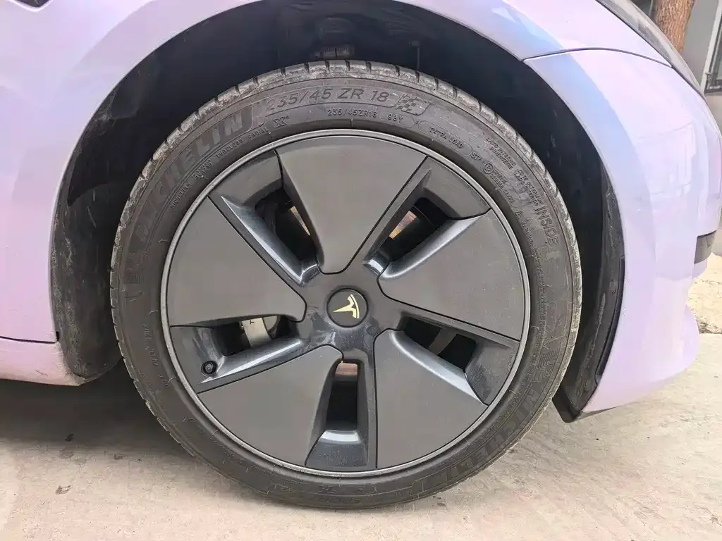 Tesla Model 3 — фото 4