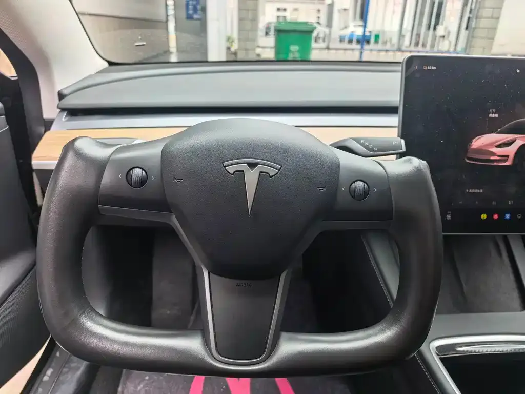 Tesla Model 3 — фото 5