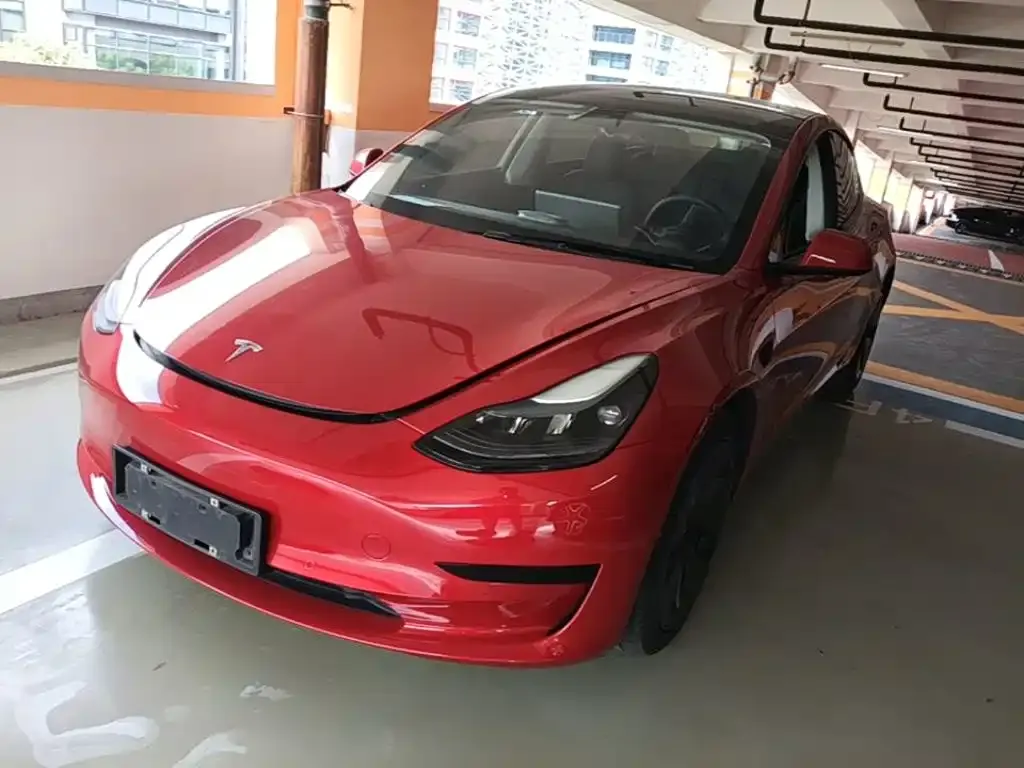 Tesla Model 3 — фото 1