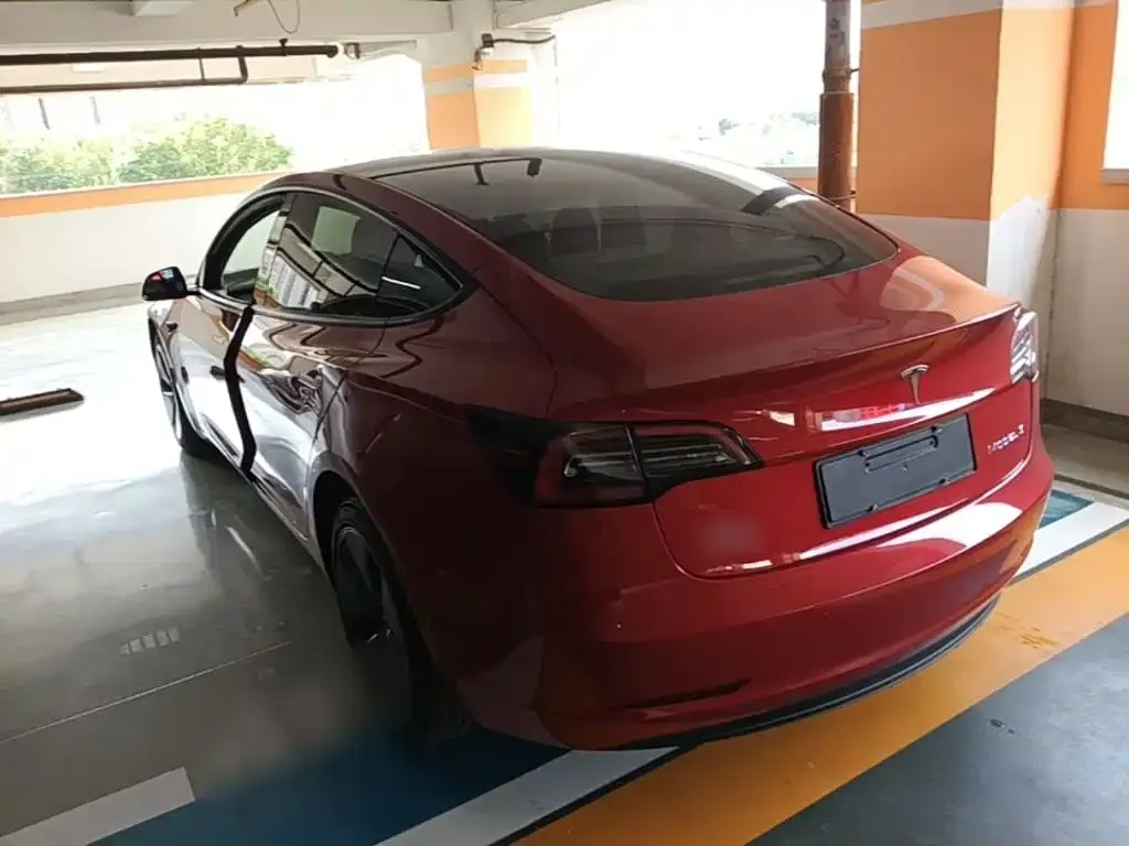 Tesla Model 3 — фото 5