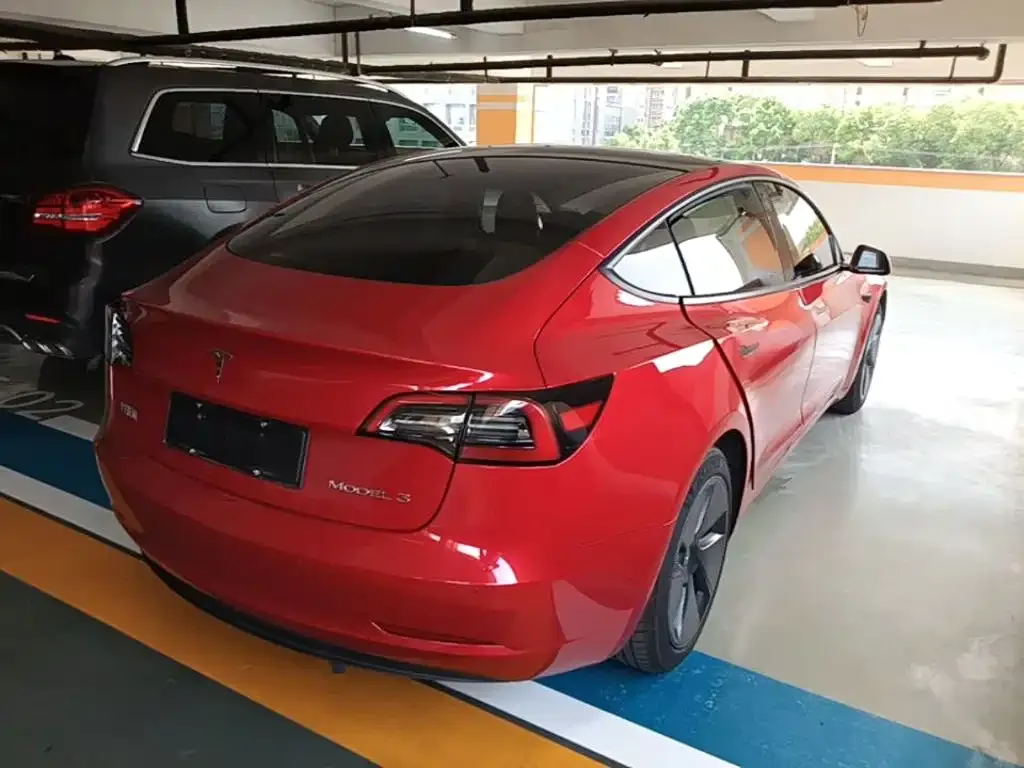 Tesla Model 3 — фото 4