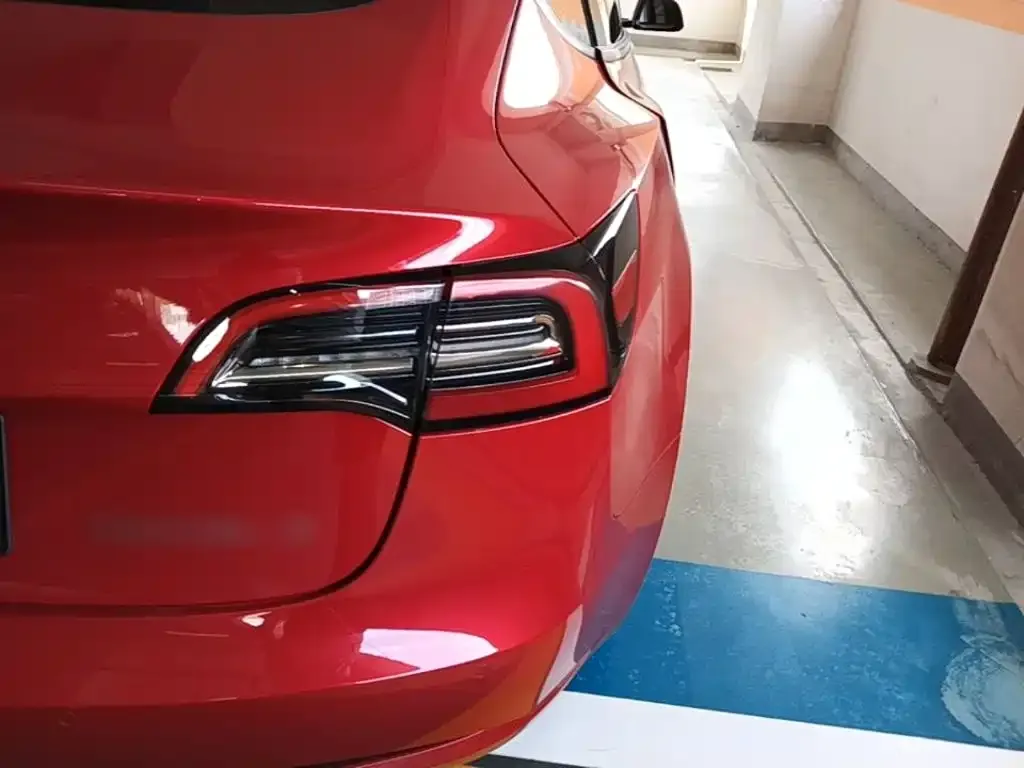 Tesla Model 3 — фото 3