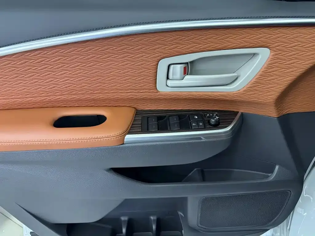 Toyota Sienna — фото 9