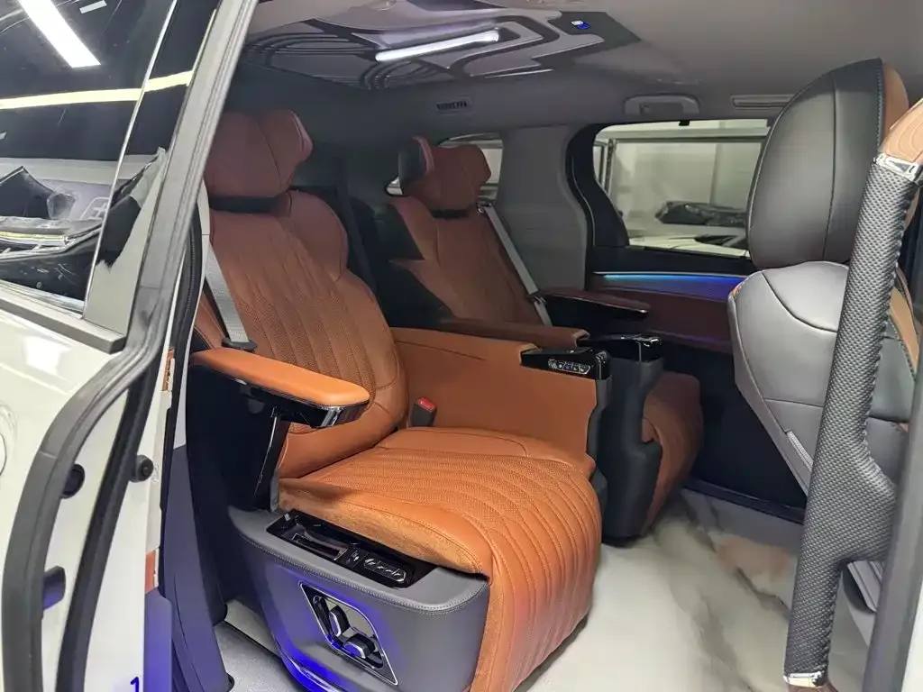 Toyota Sienna — фото 5