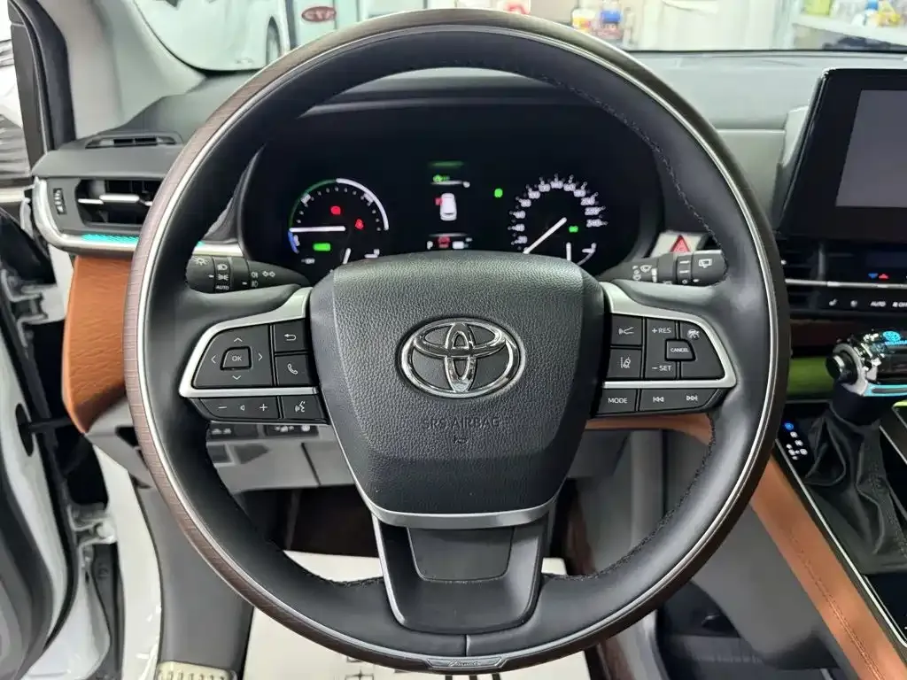 Toyota Sienna — фото 4