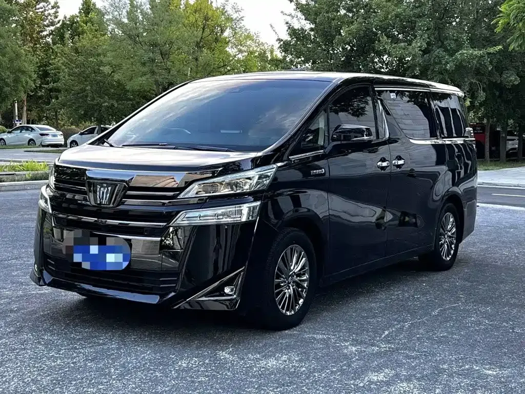 Toyota Vellfire — фото 1