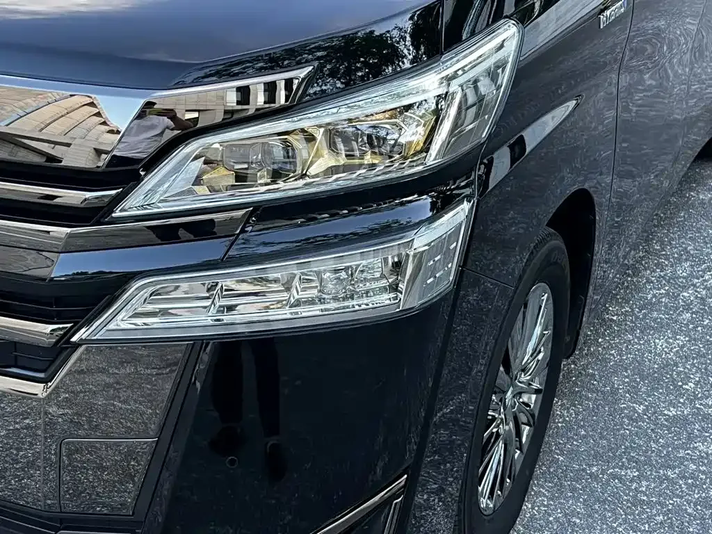 Toyota Vellfire — фото 4