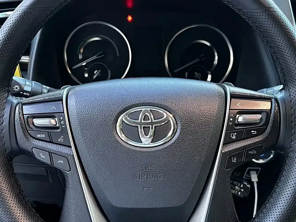 Toyota Vellfire — фото 8