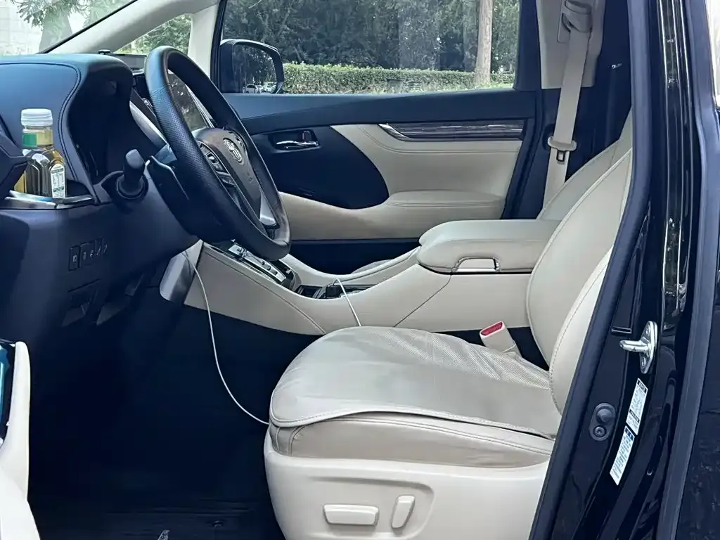 Toyota Vellfire — фото 3