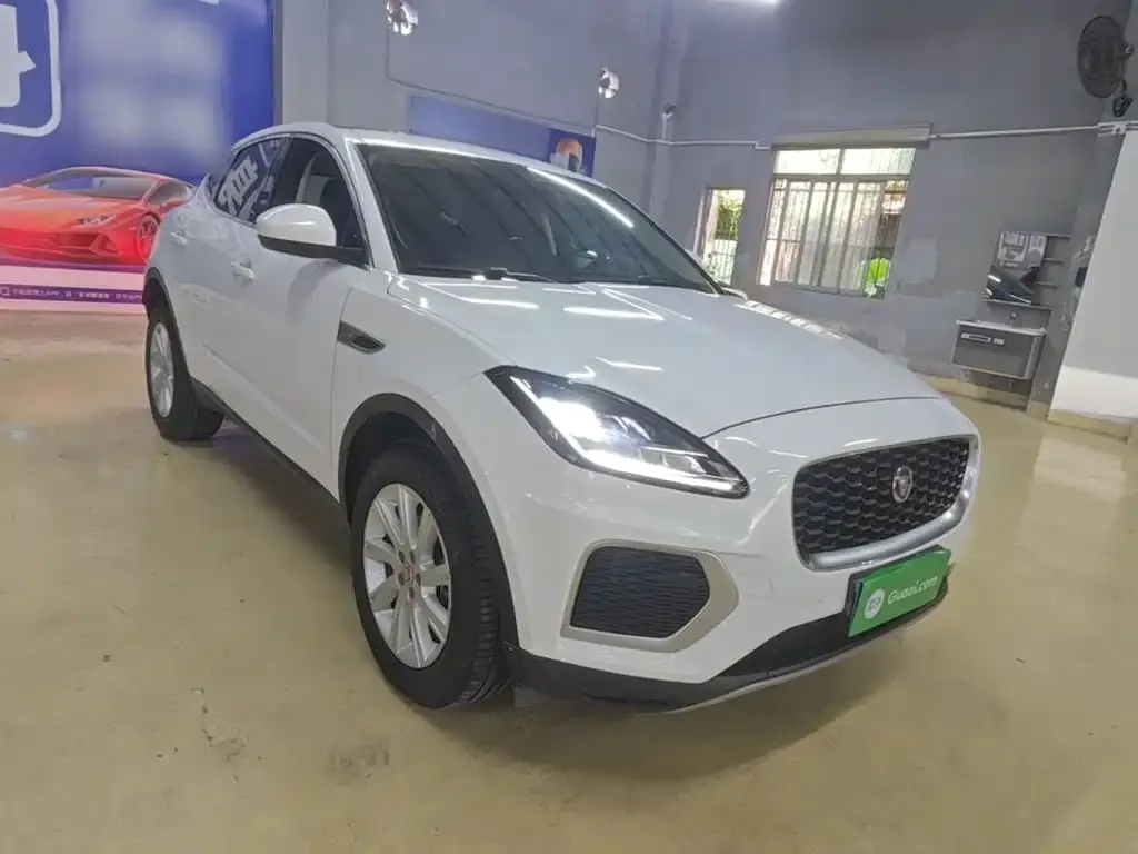 Jaguar E-PACE — фото 6