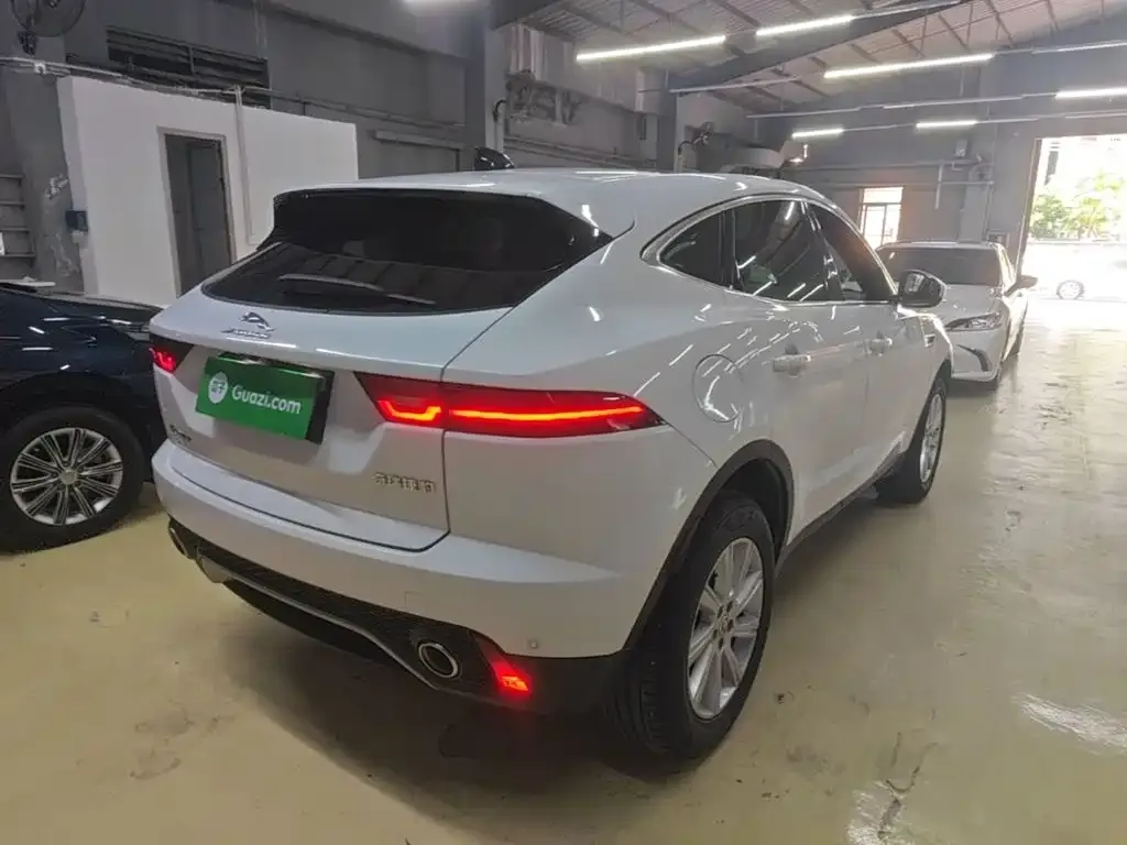 Jaguar E-PACE — фото 2