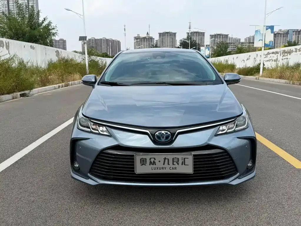 Toyota Corolla — фото 8