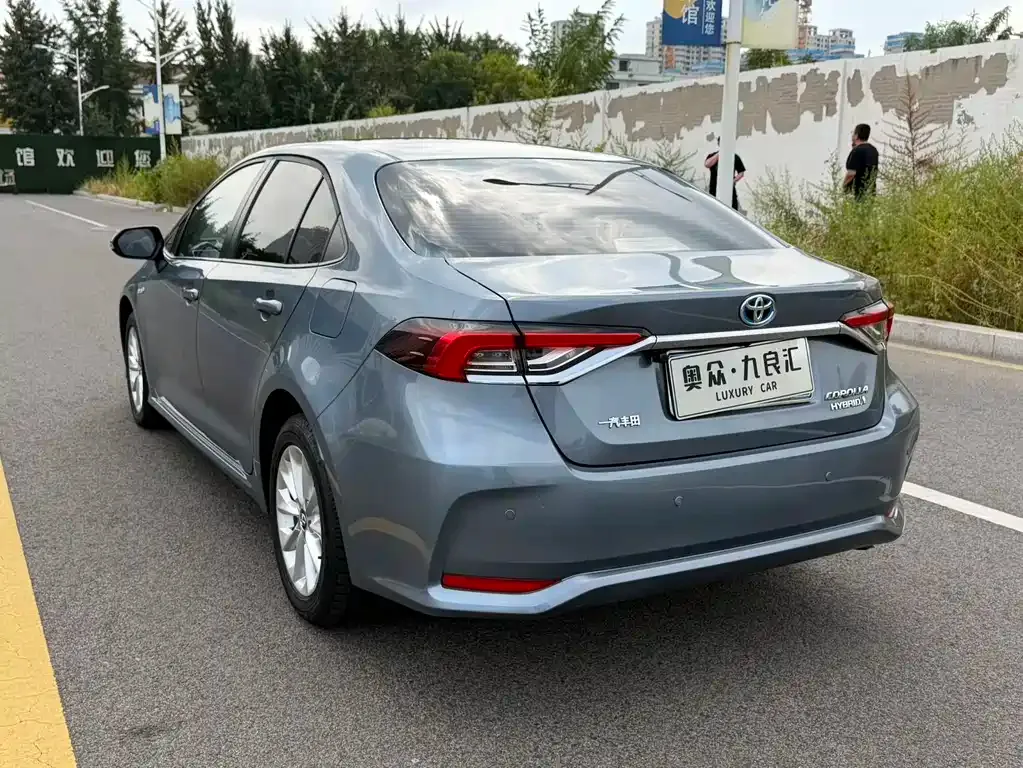 Toyota Corolla — фото 4