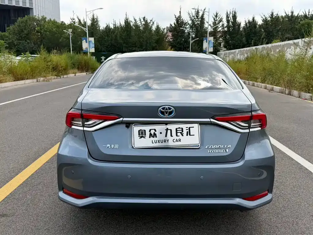 Toyota Corolla — фото 5