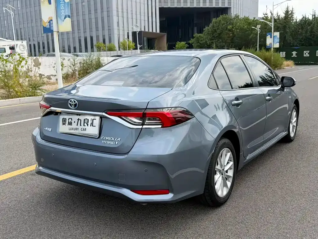 Toyota Corolla — фото 6