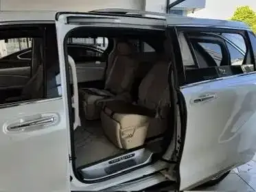 Toyota Granvia — фото 6