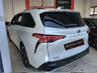 Toyota Granvia — фото 4