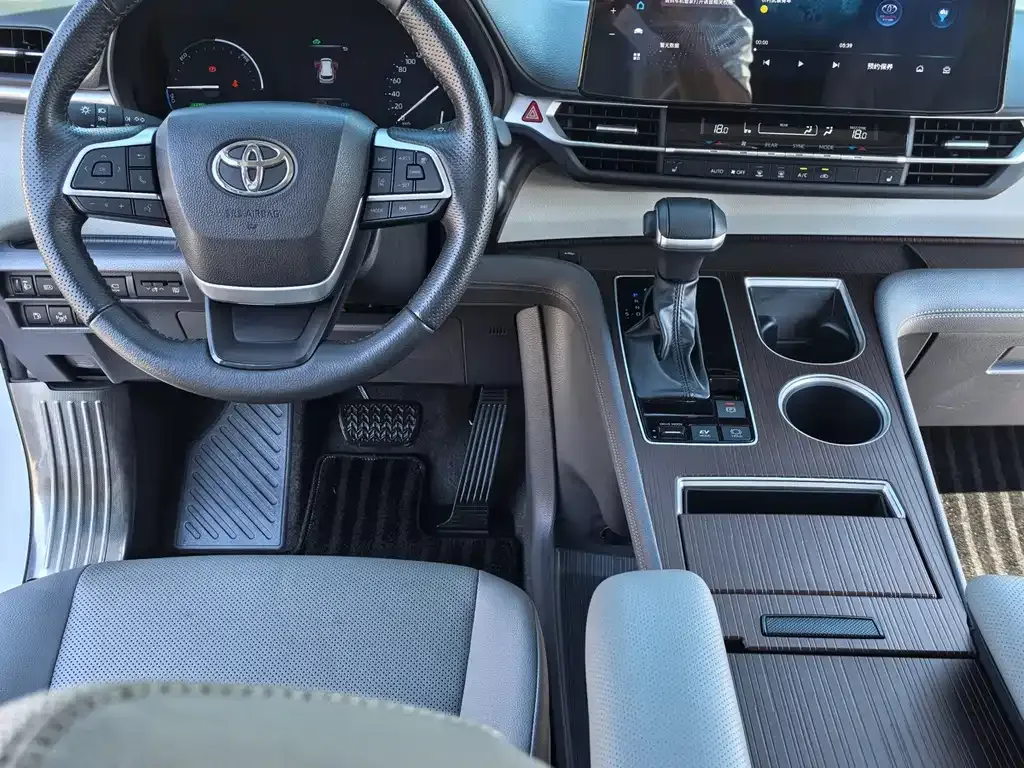 Toyota Granvia — фото 4