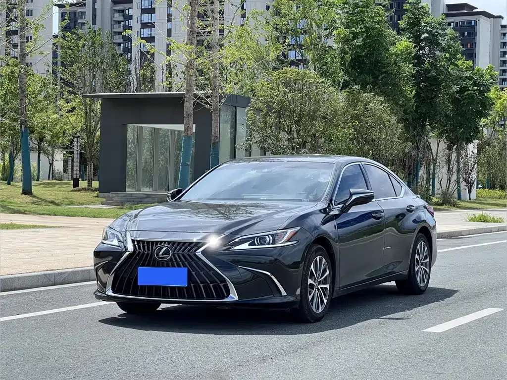 Lexus ES — фото 1