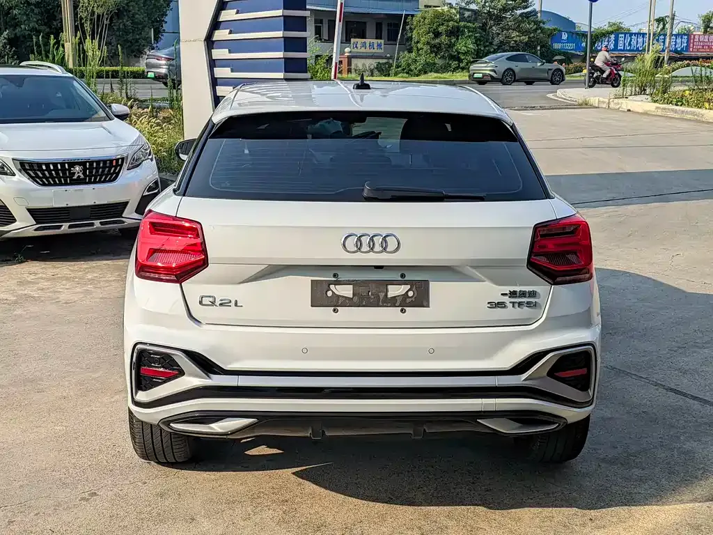 Audi Q2L — фото 3