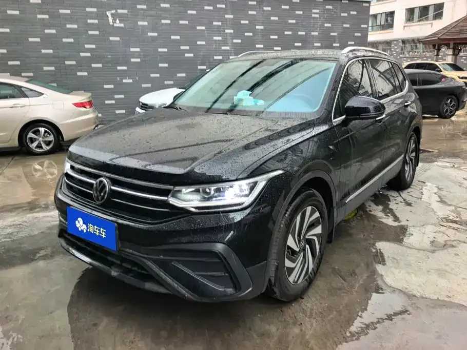 Volkswagen Tiguan L — фото 1
