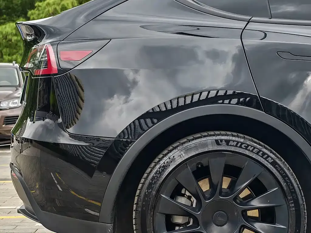 Tesla Model Y — фото 2