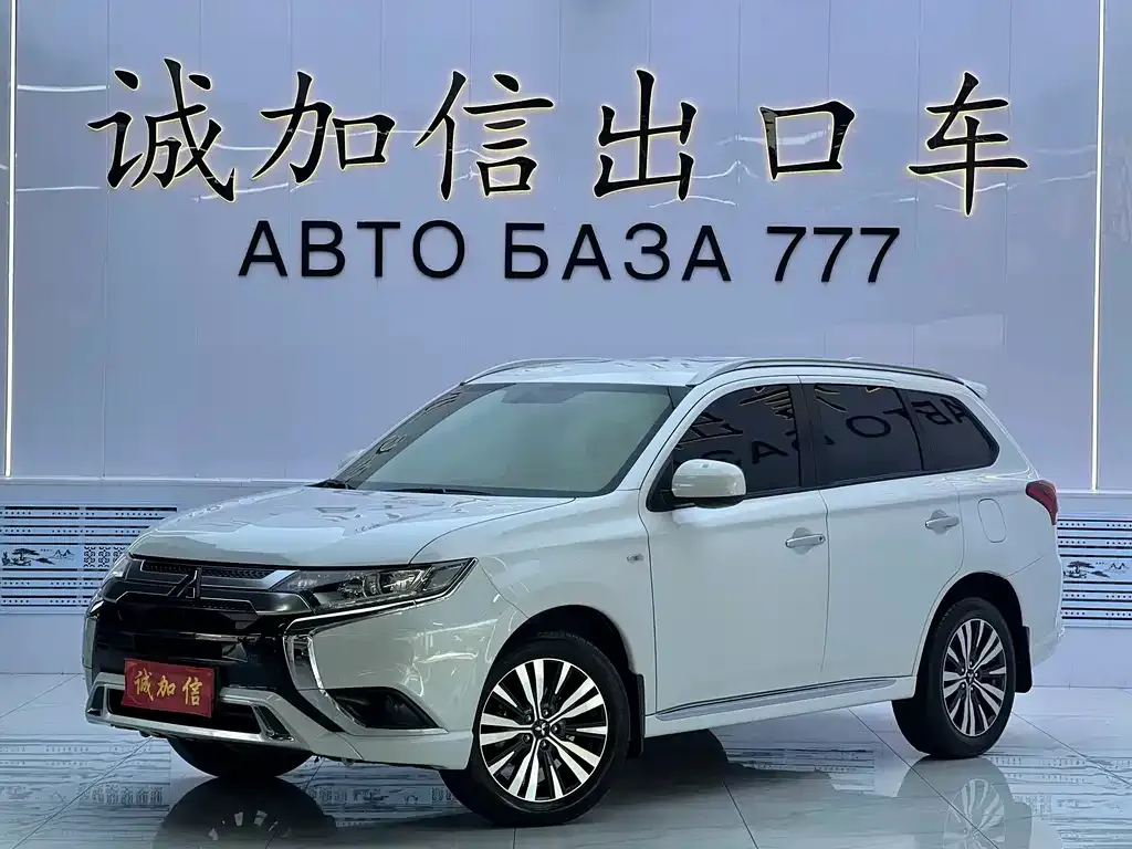 Mitsubishi Outlander — фото 1