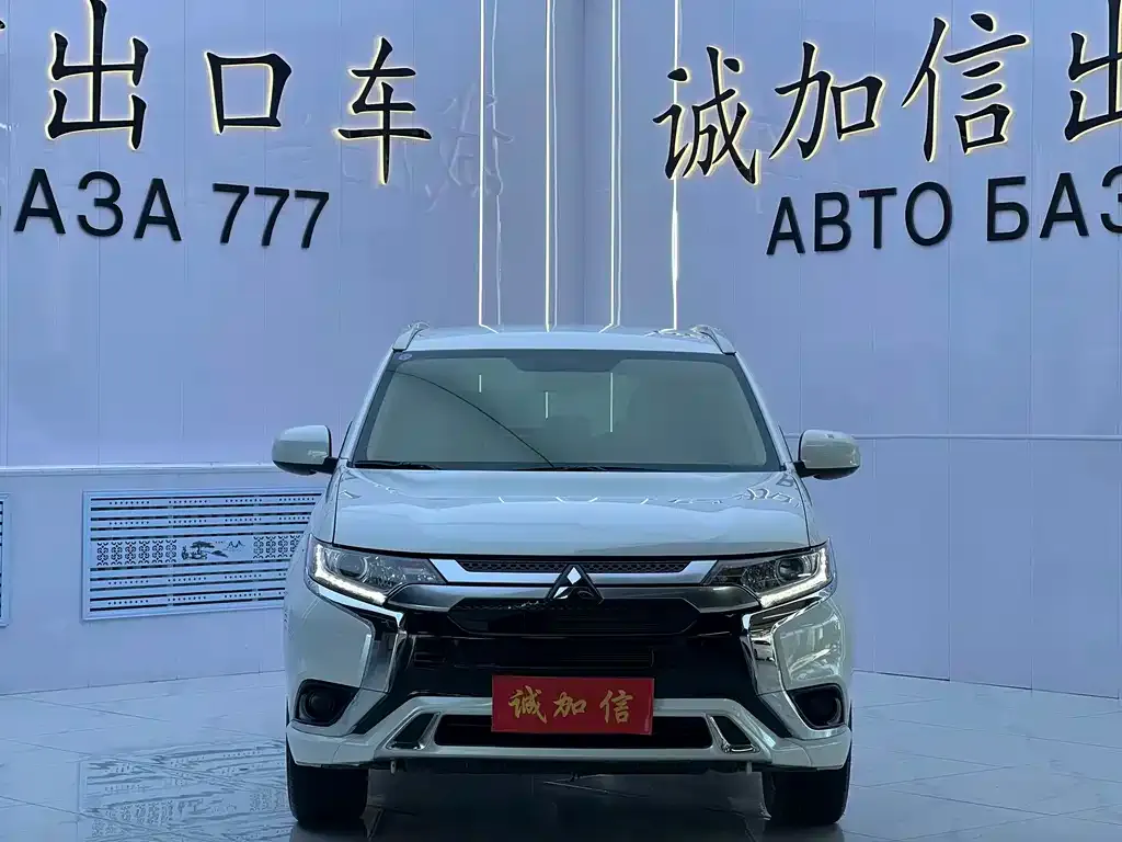 Mitsubishi Outlander — фото 5