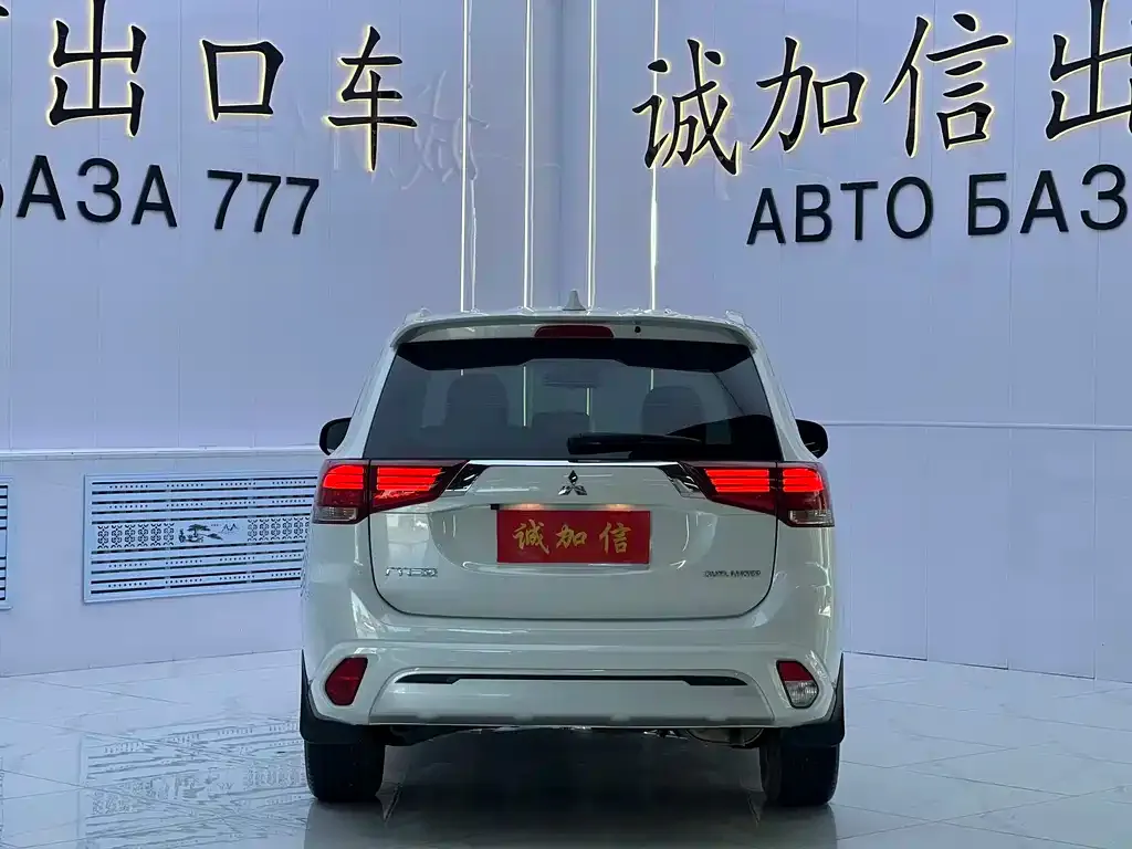 Mitsubishi Outlander — фото 10