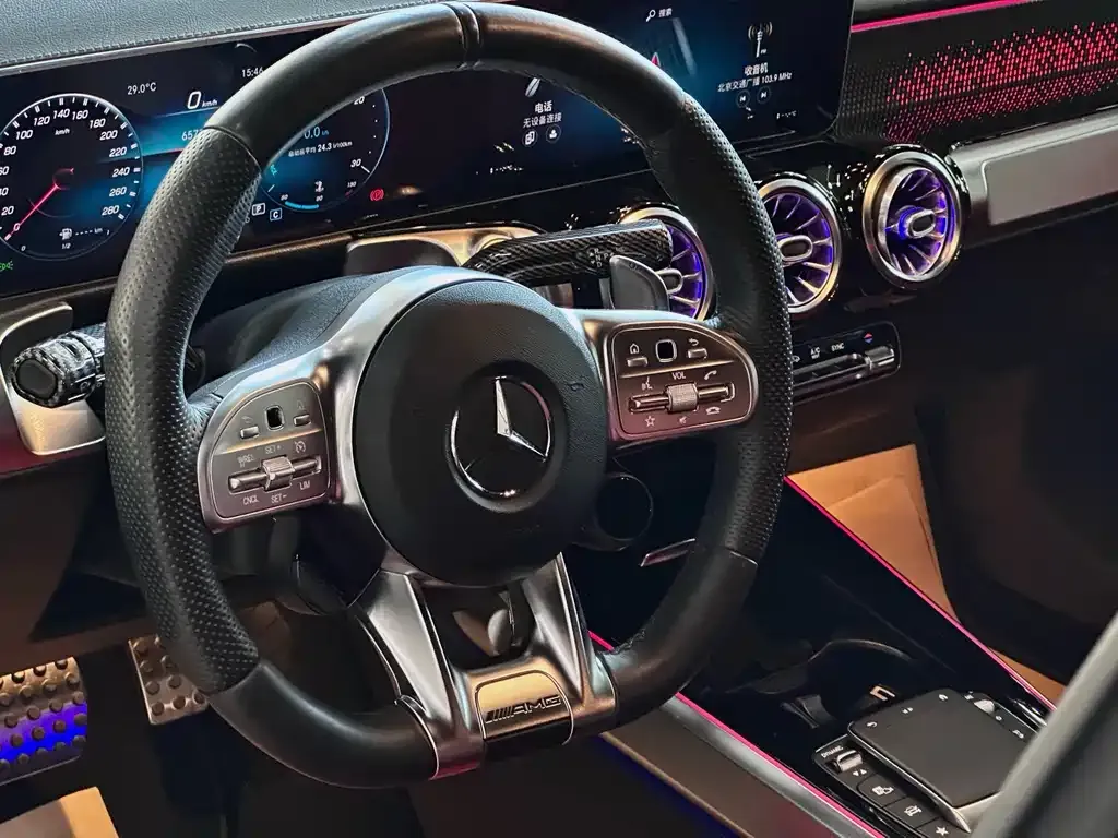 Mercedes-Benz GLB AMG — фото 9