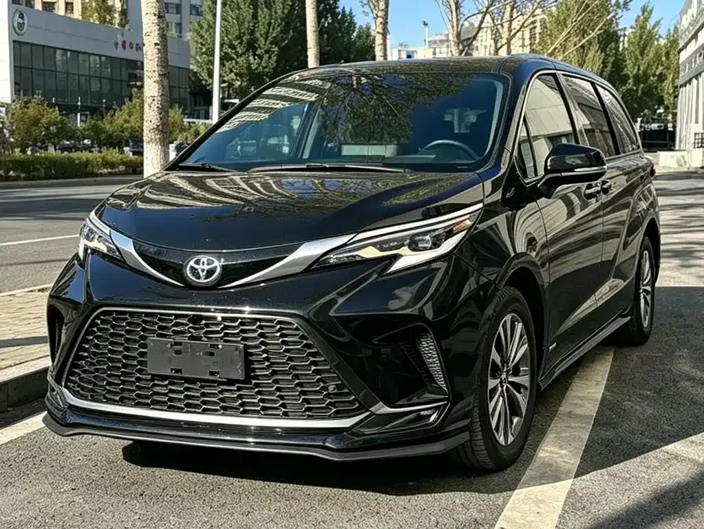 Toyota Granvia — фото 1