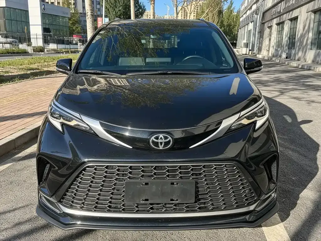 Toyota Granvia — фото 10