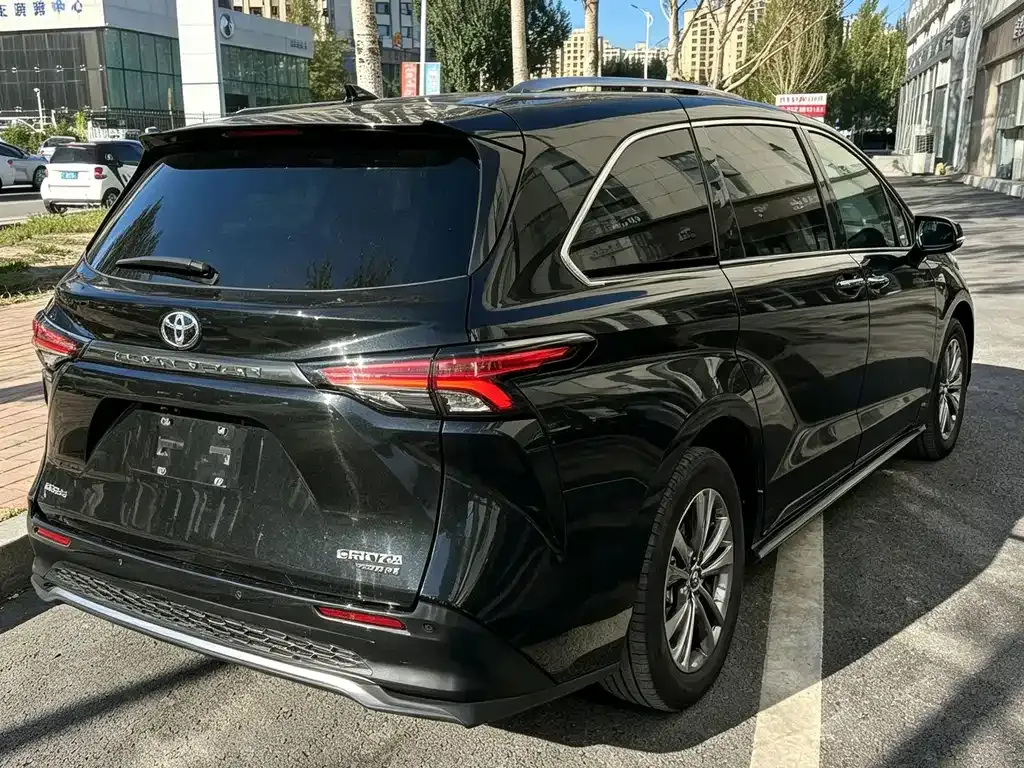 Toyota Granvia — фото 8