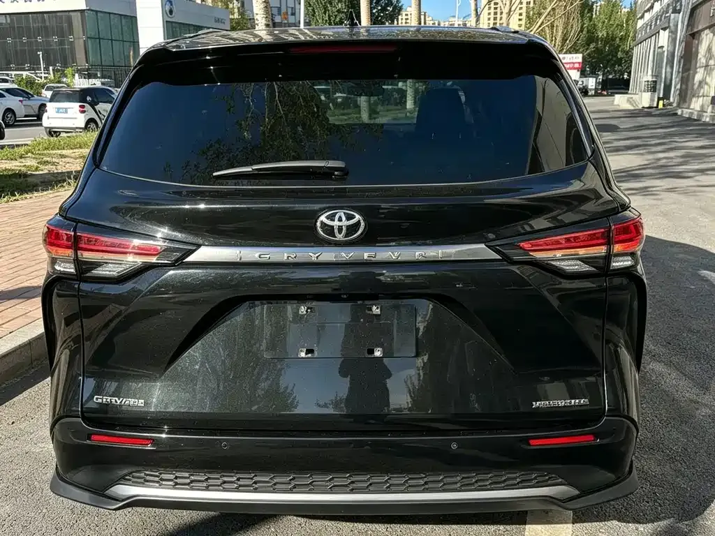 Toyota Granvia — фото 6